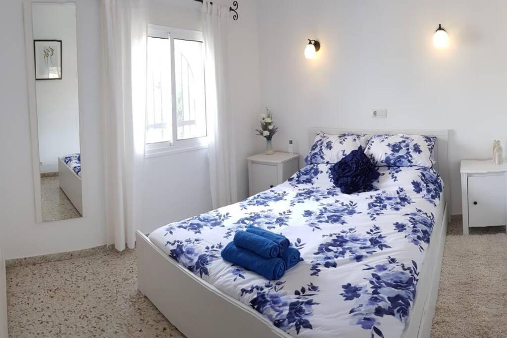 Fabulous Refurbished Apartment Above Private Villa Бениса Экстерьер фото